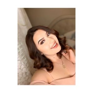 Meet your Posher, Olivia